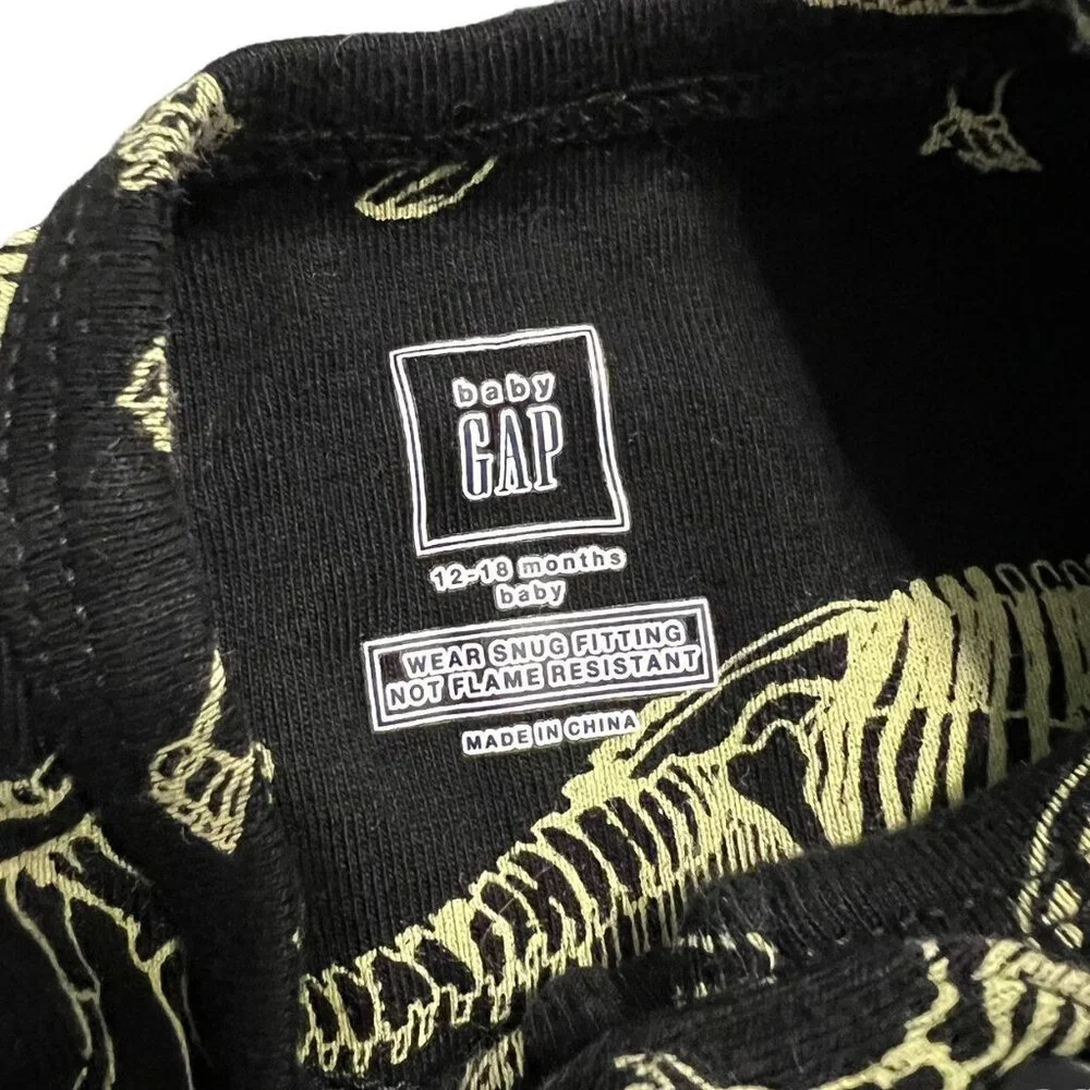 NEW Baby Gap 12-18m Dinosaur Skeleton Zipper Pajamas